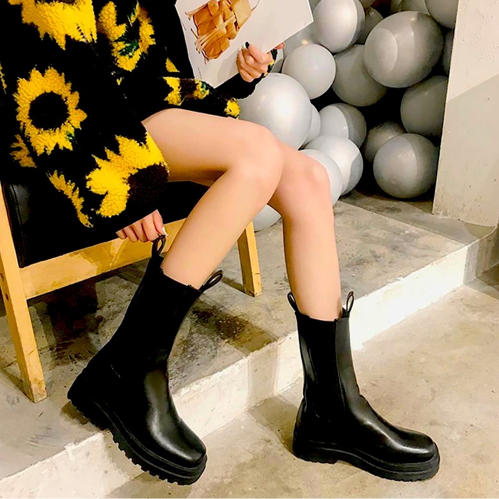 Brand New Size 5  BLACK PULL-ON CHELSEA BOOTS 🥾🩷🩷🩷